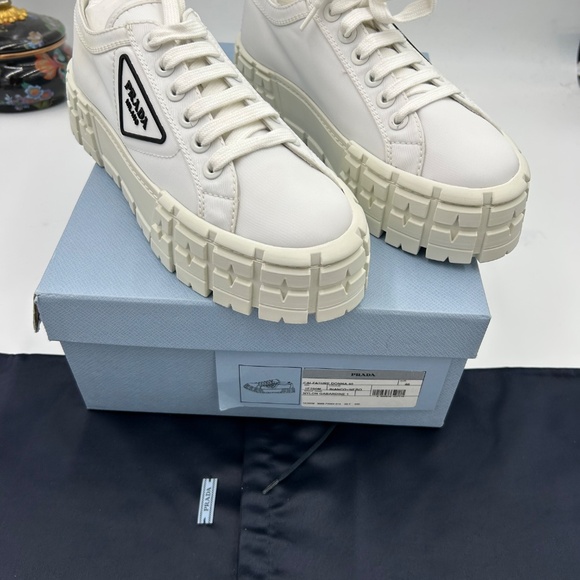 Women’s Prada double wheel chunky low top sneakers size 40 made in Italy - Picture 3 of 11